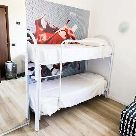 Hostel Backpackers Piramide Rome
