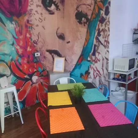 Backpackers Piramide Hostel *